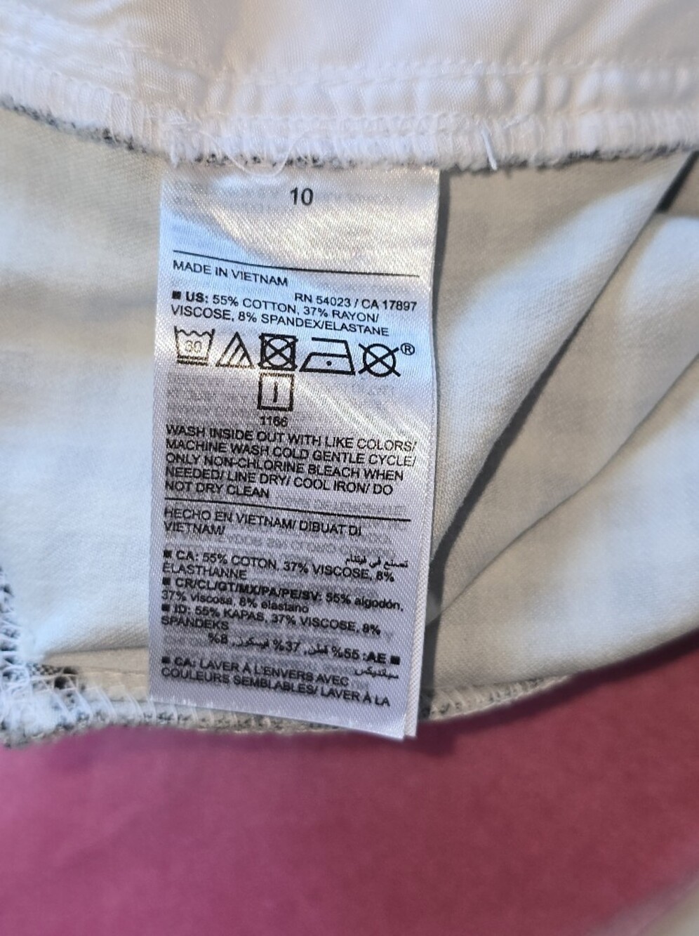 Old Navy Black and White Gingham High Rise 5" Pixie Shorts Like New 10 - Picture 4 of 7